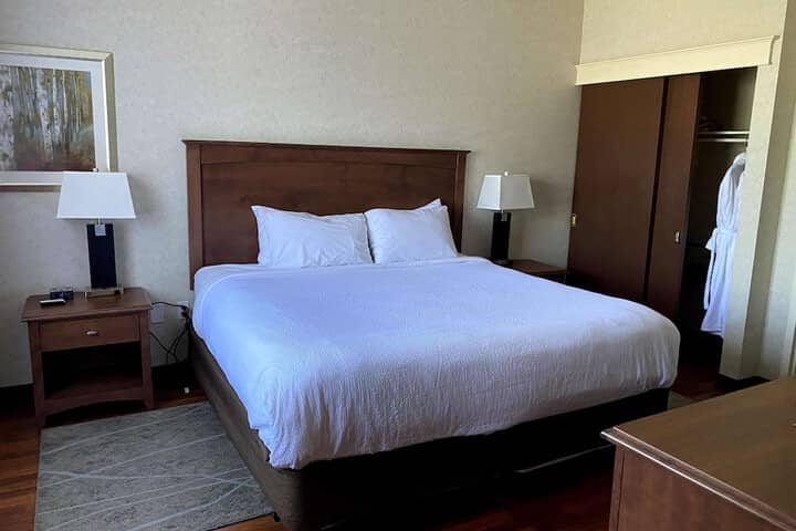 Room 32 of 47