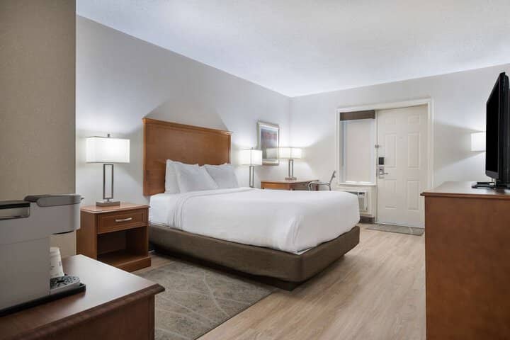 Room 27 of 47